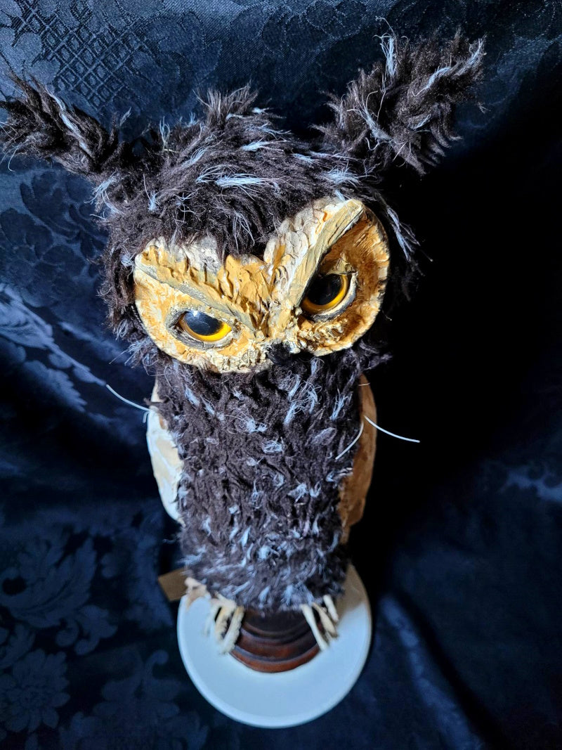 DEXUS Horned Owl Sculpture