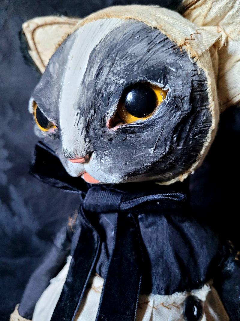 DOBRINKA Cat Sculpture