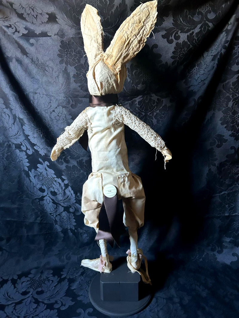 DUBONTE Rabbit Sculpture – Hip Hip Decay