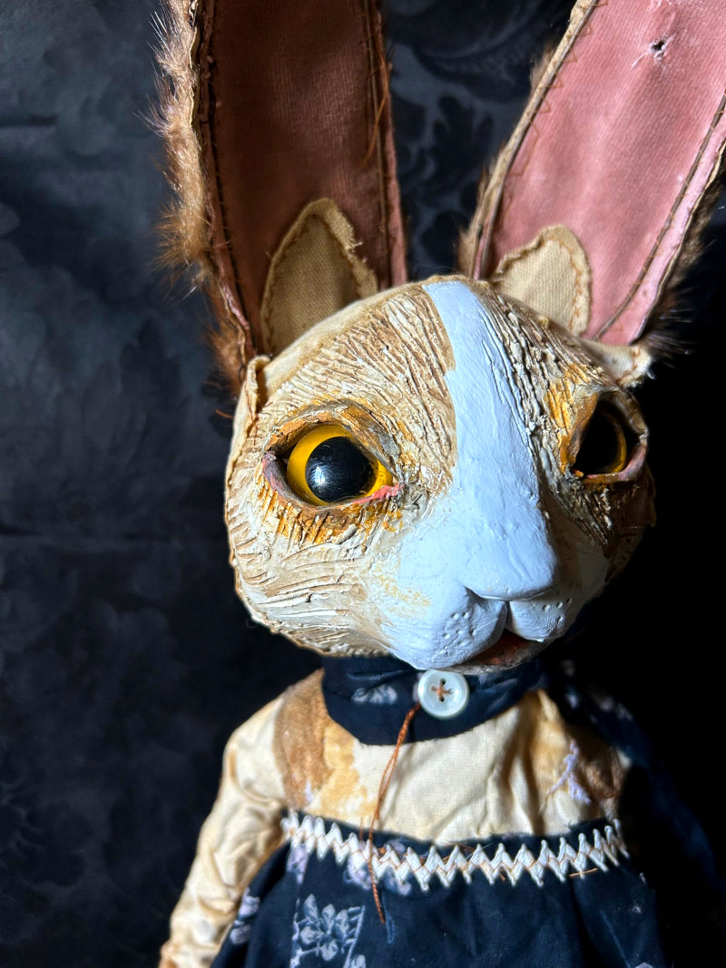 EISSA Rabbit Sculpture – Hip Hip Decay