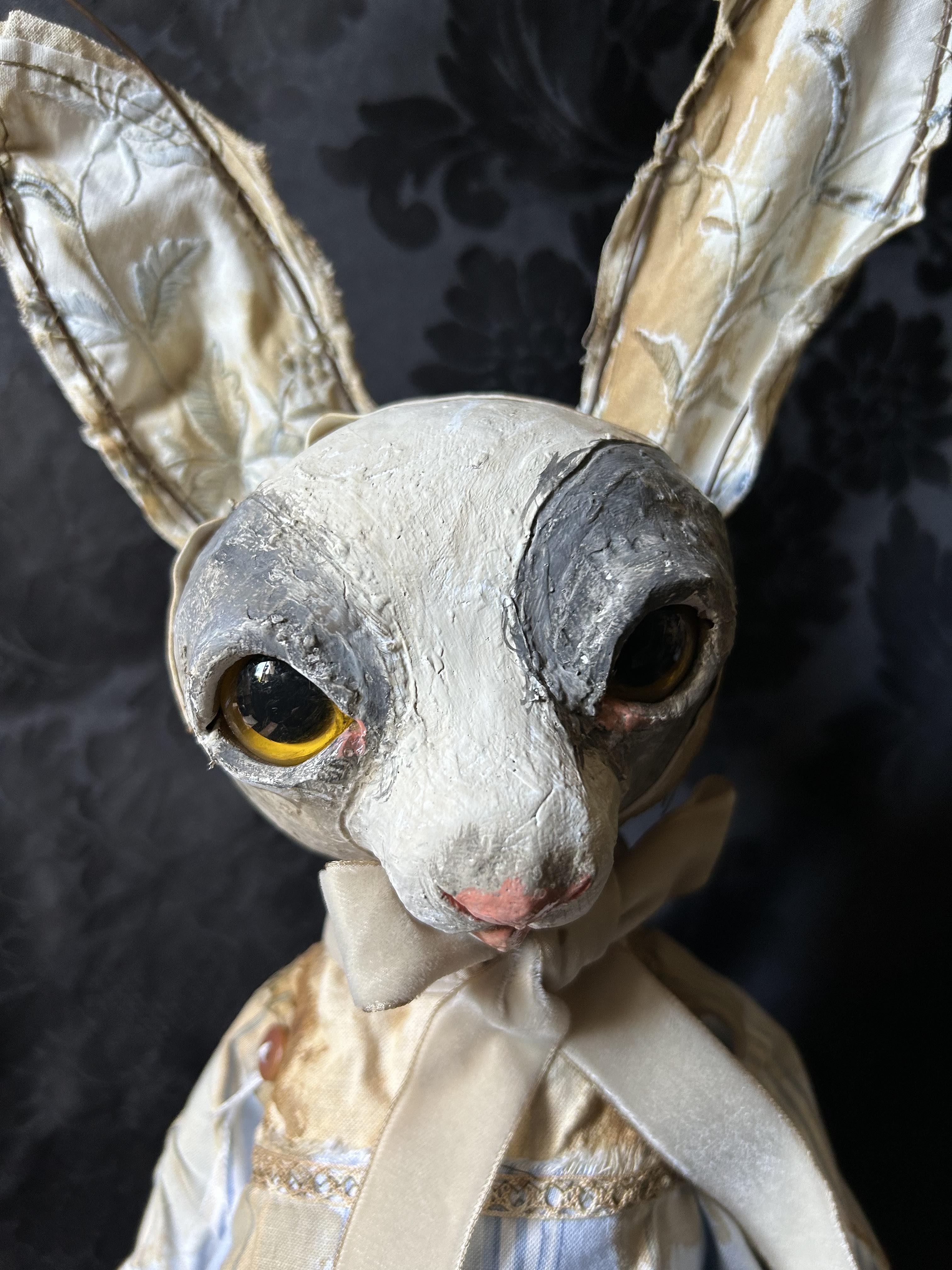 KUSHIRO Rabbit Sculpture