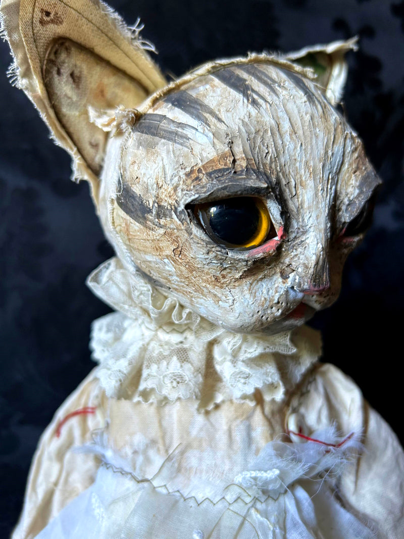 MIMISAKA Cat Sculpture