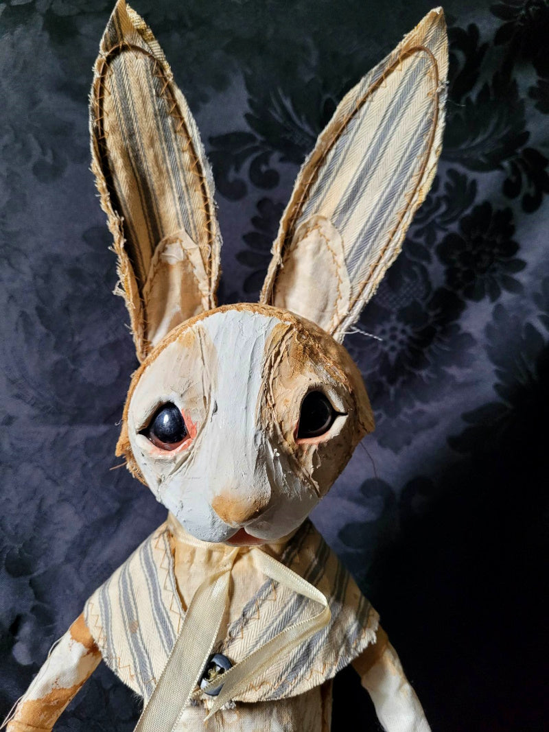 MOUSSY Rabbit Sculpture – Hip Hip Decay