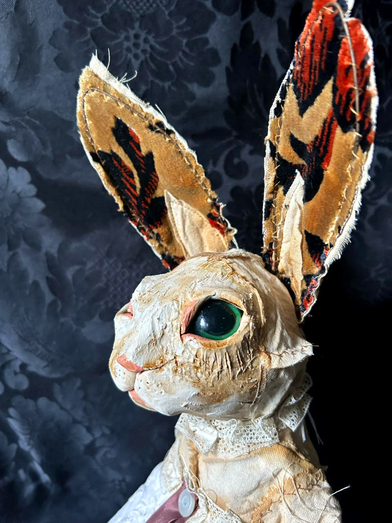 SONEVE Rabbit Sculpture – Hip Hip Decay
