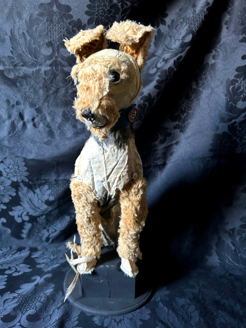 TOYOOKA Airedale Terrier Sculpture