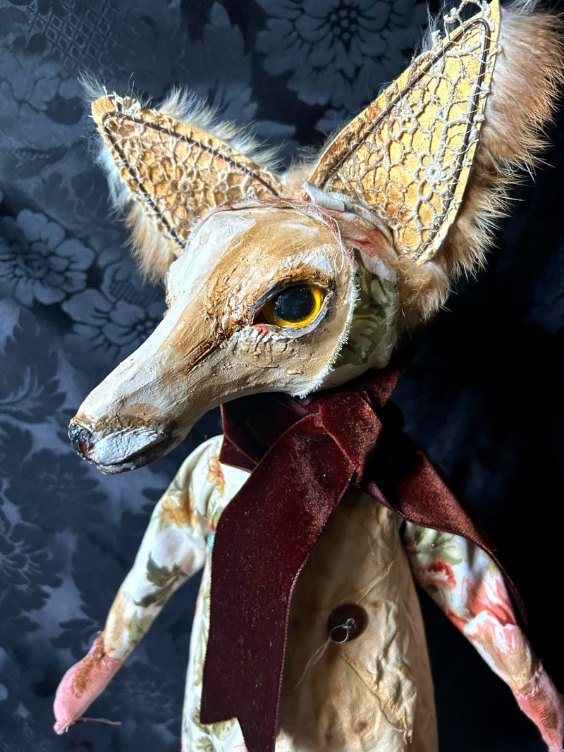 TYRANOS Fox Sculpture – Hip Hip Decay