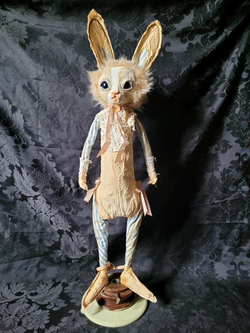 UPPSALAH Rabbit Sculpture