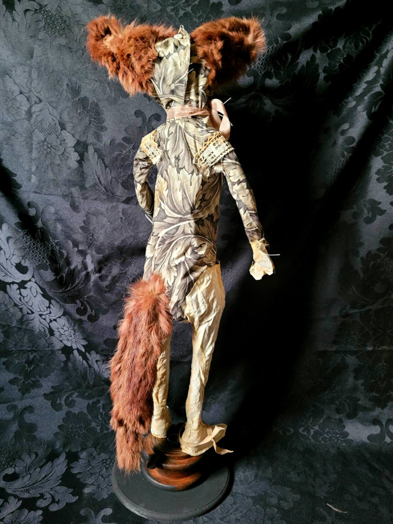 WALMSLEY Fox Sculpture