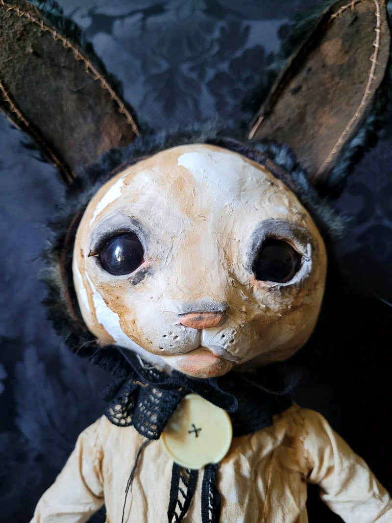 BUCKLEBURY Rabbit Sculpture – Hip Hip Decay