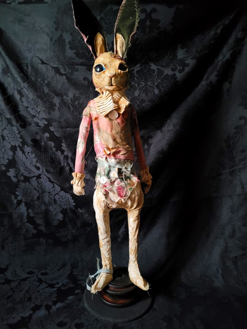 DEARMAN Rabbit Sculpture – Hip Hip Decay