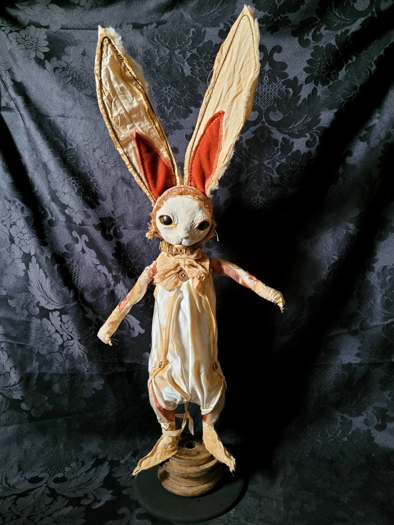 ILKLEY Rabbit Sculpture