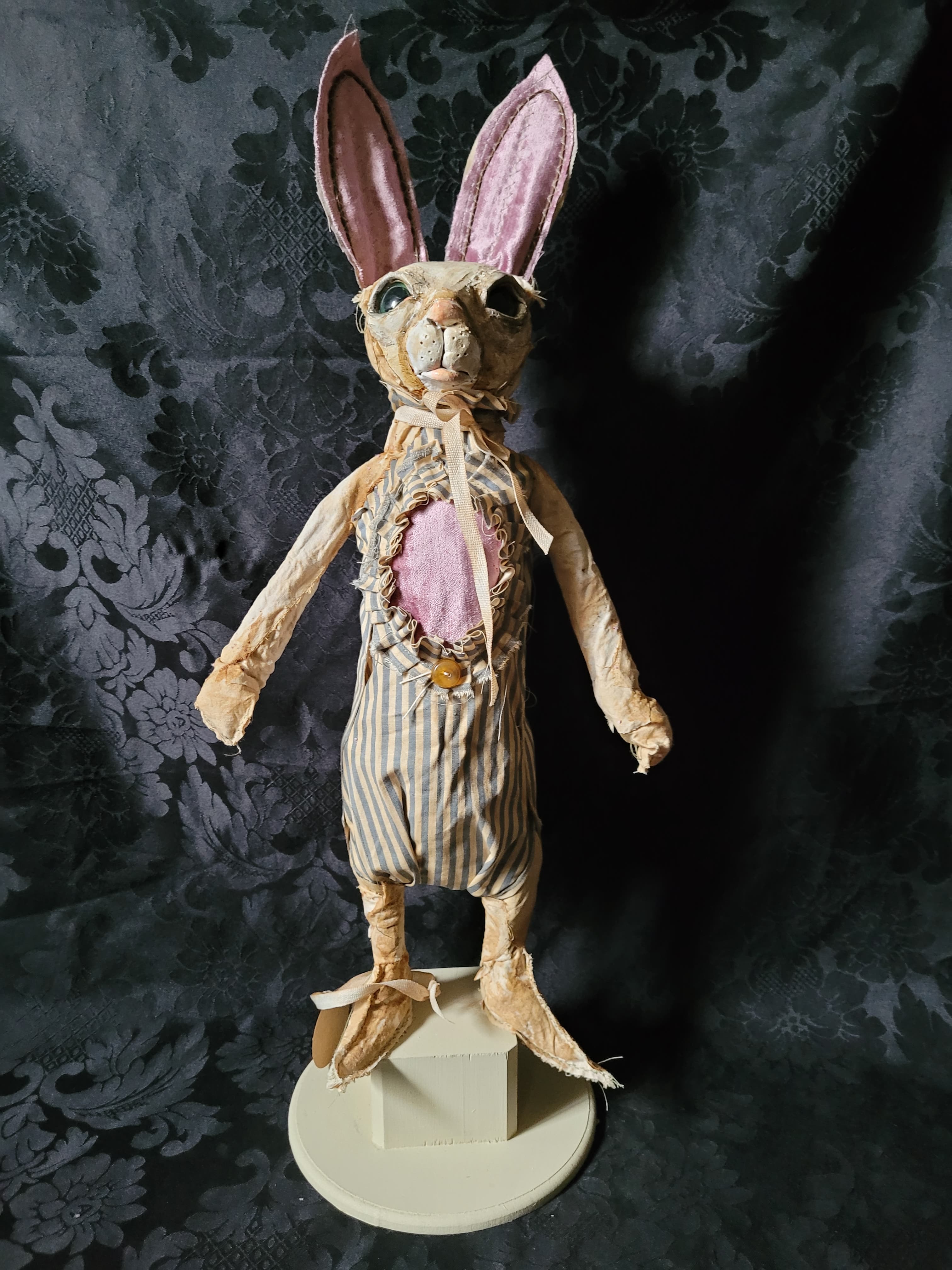 LAVENDELLE Rabbit Sculpture