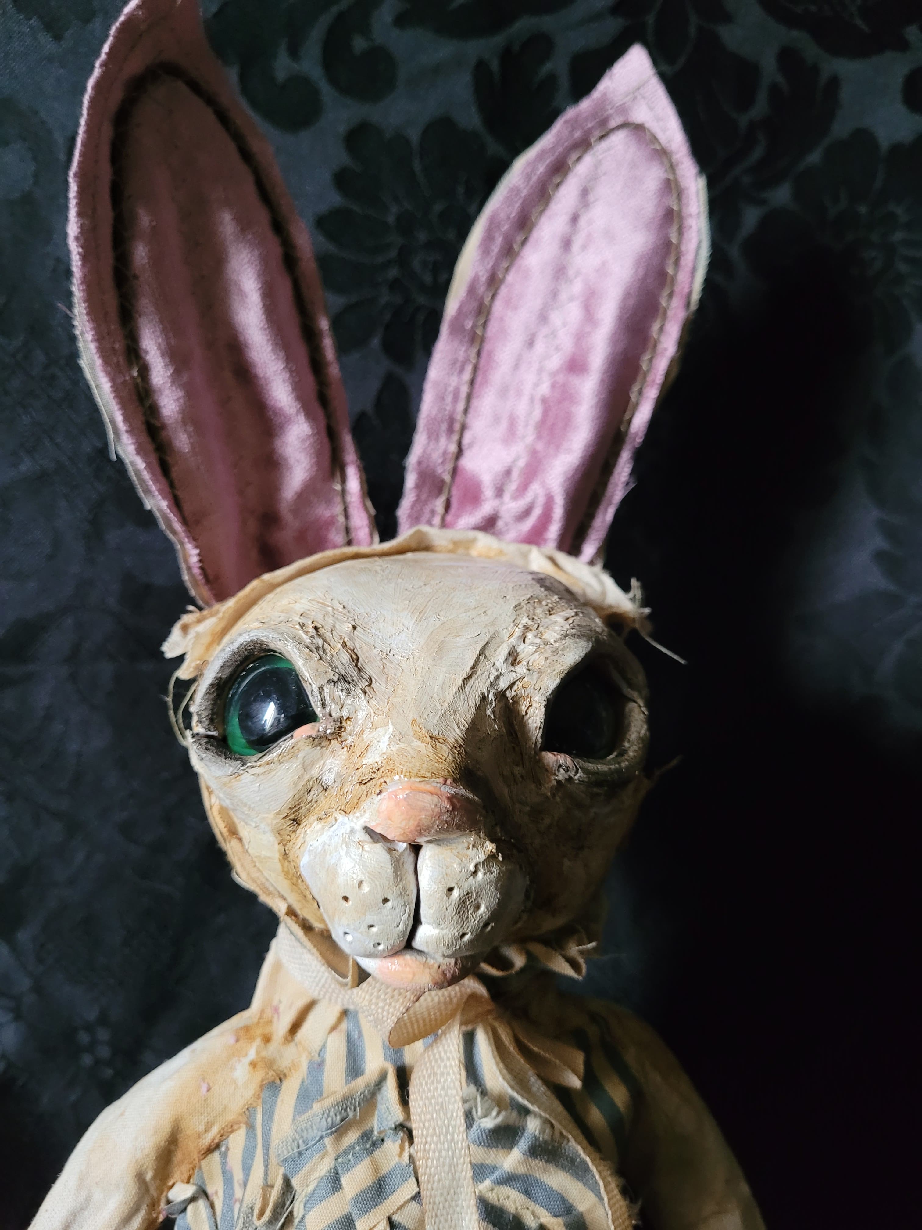 LAVENDELLE Rabbit Sculpture
