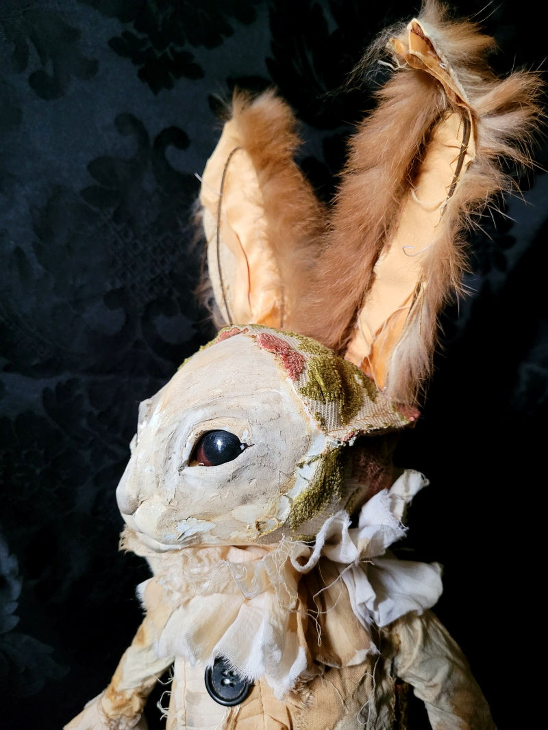 OSQUARINE Rabbit Sculpture
