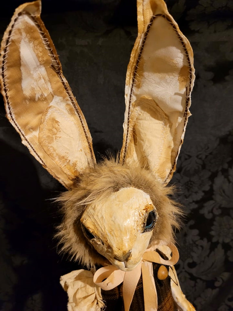SAINSTHORPE Rabbit Sculpture