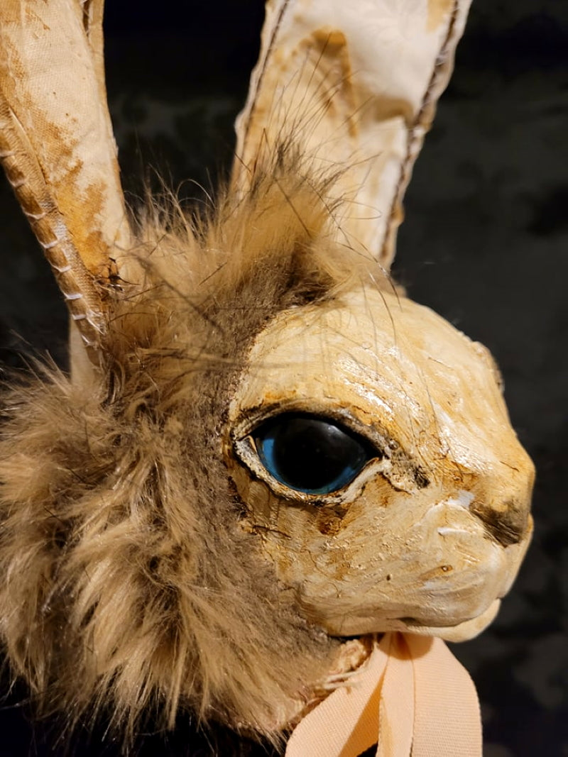 SAINSTHORPE Rabbit Sculpture