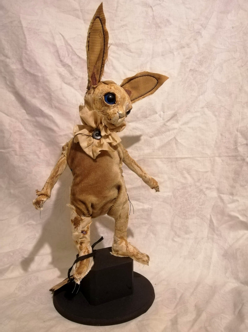 SKUPPE Bunny Sculpture
