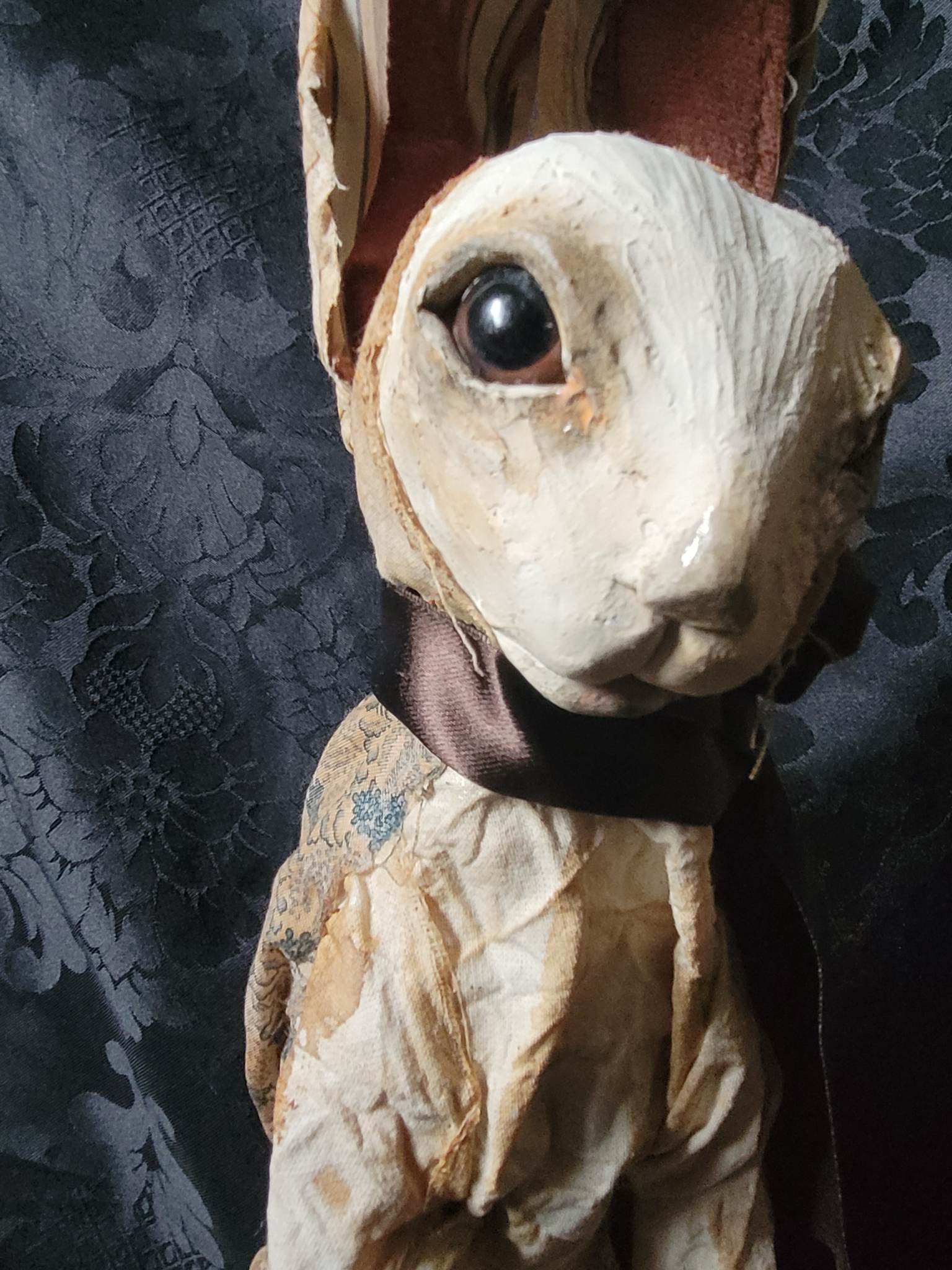 SUSUMU Rabbit Sculpture – Hip Hip Decay