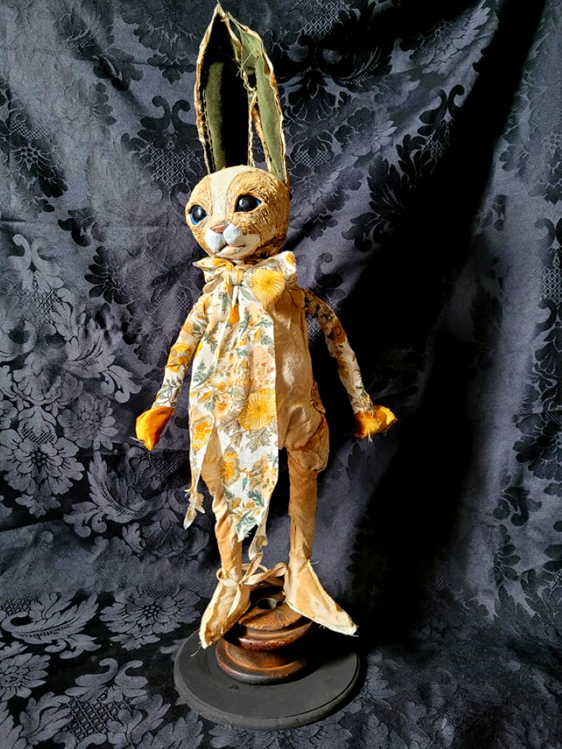 TOMMELOSO Rabbit Sculpture