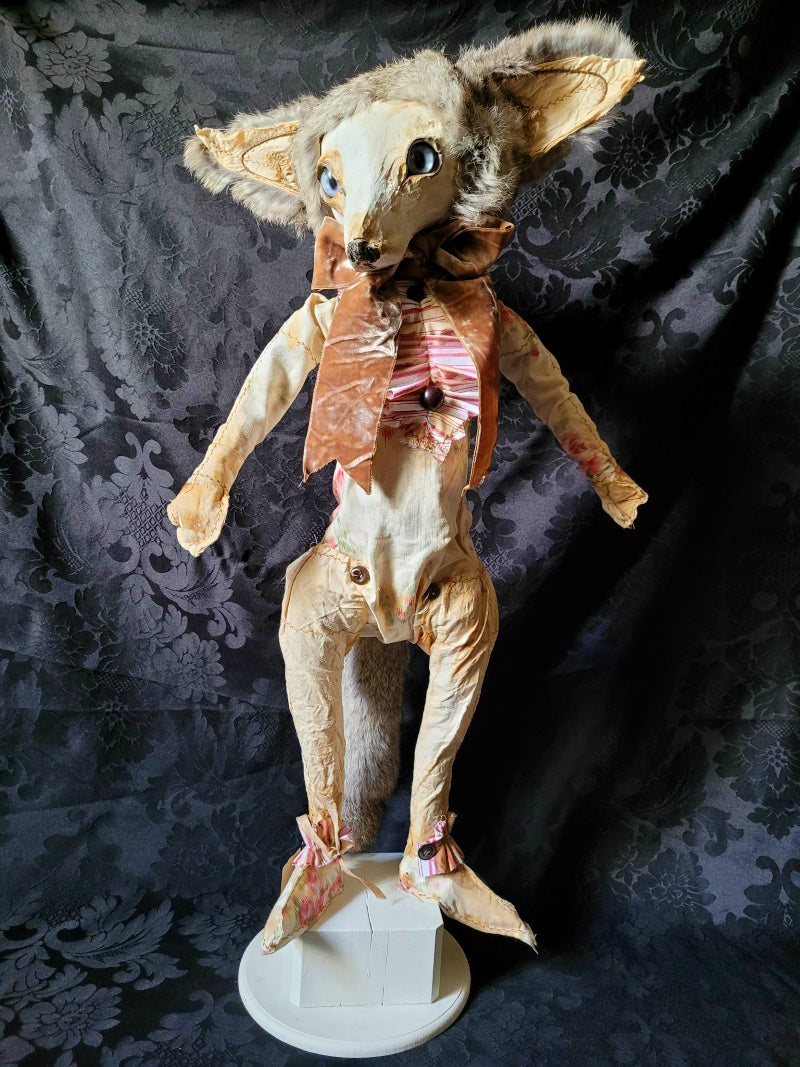 TRAUMERAI Fox Sculpture