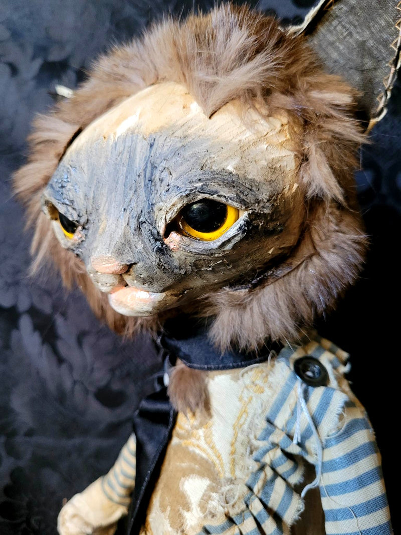 UCKFIELD Cat Sculpture