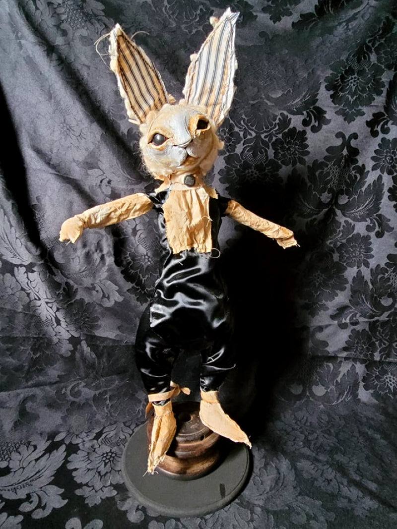 UGHETTO Rabbit Sculpture – Hip Hip Decay
