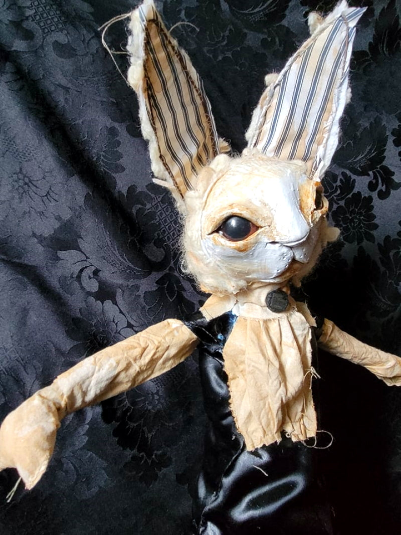 UGHETTO Rabbit Sculpture – Hip Hip Decay