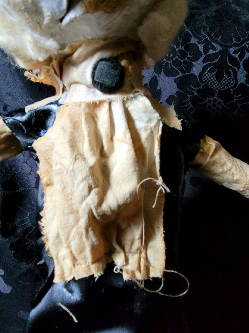 UGHETTO Rabbit Sculpture – Hip Hip Decay