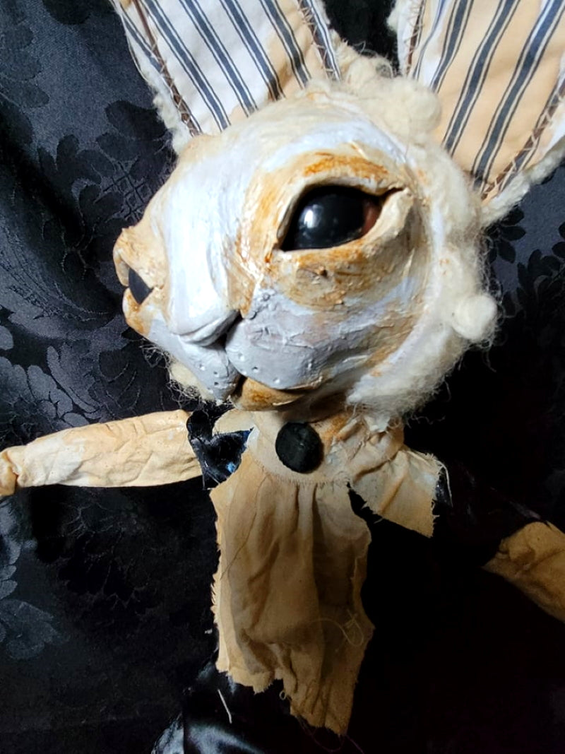 UGHETTO Rabbit Sculpture – Hip Hip Decay