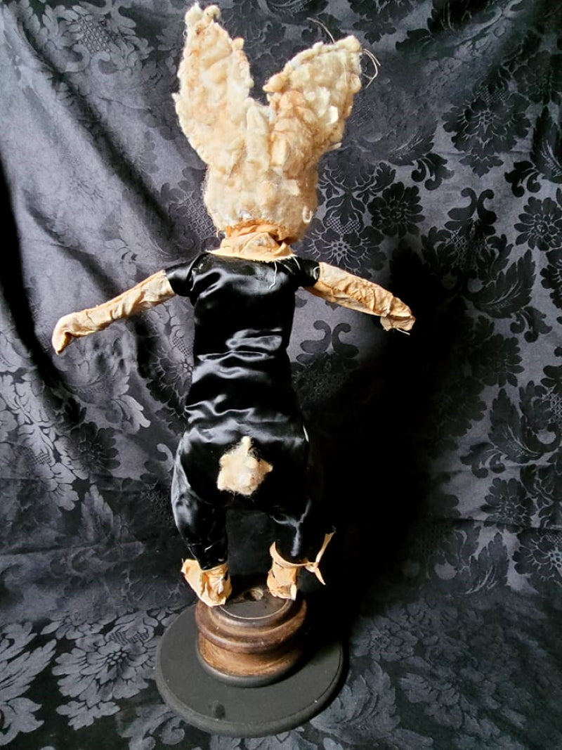 UGHETTO Rabbit Sculpture – Hip Hip Decay