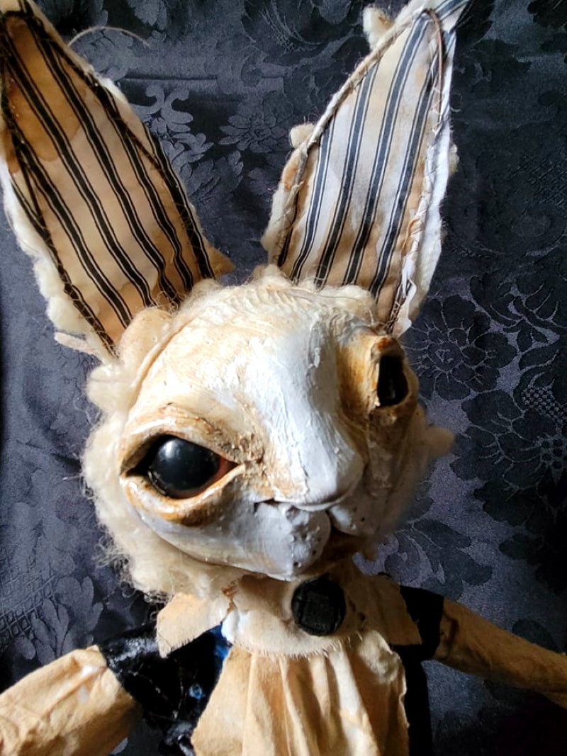 UGHETTO Rabbit Sculpture – Hip Hip Decay