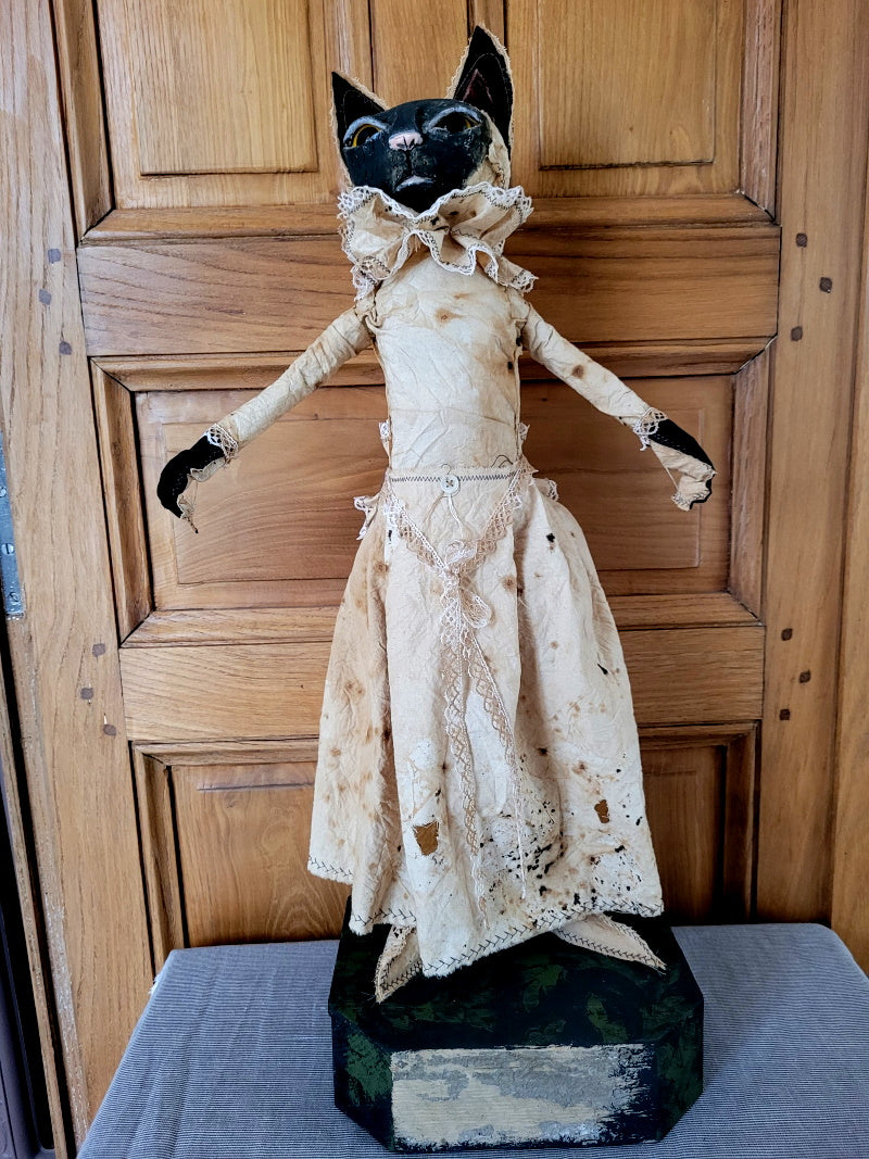 Vanves Cat Sculpture