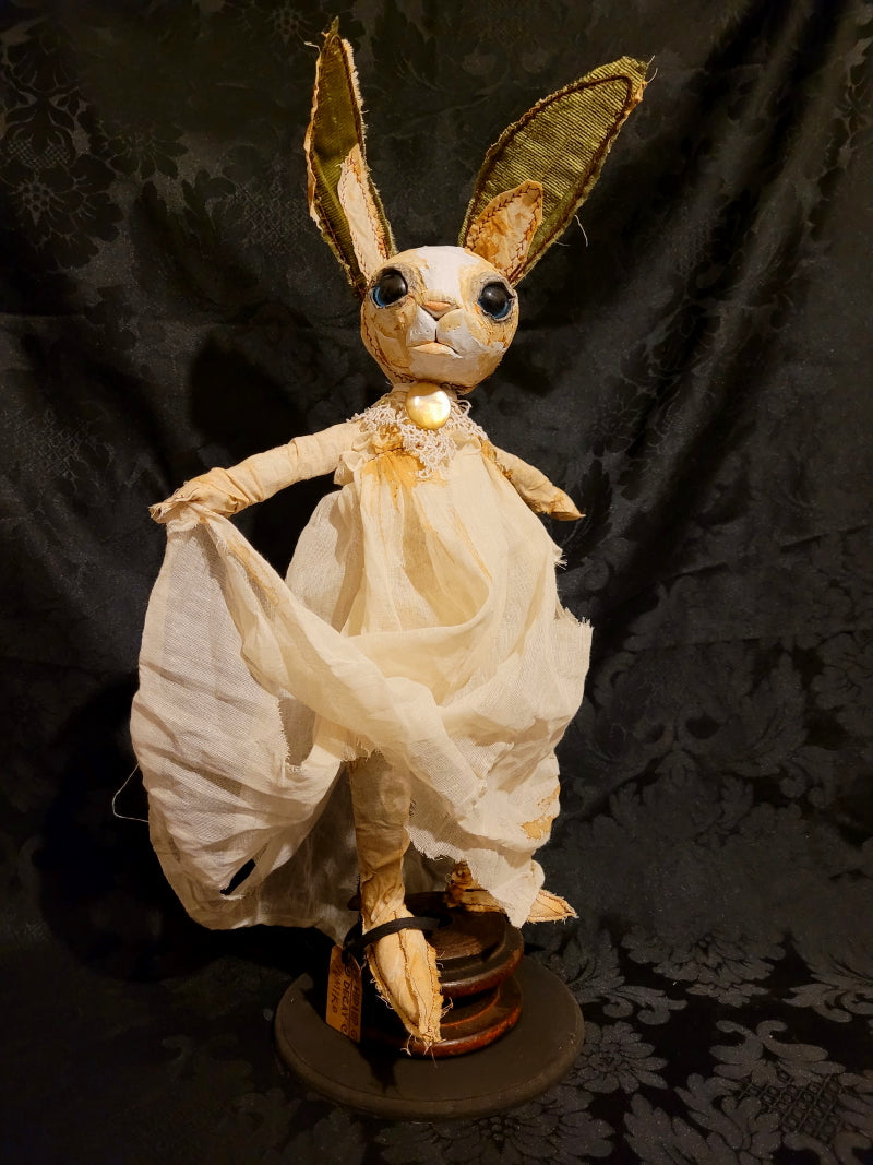 YUMIKO Rabbit Sculpture